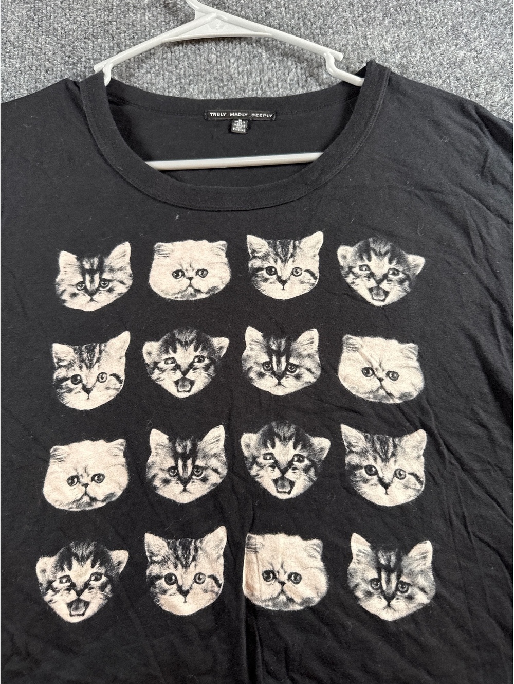 Truly Madly Deeply Womens Black Cat Graphic Cropped T Shirt Size L